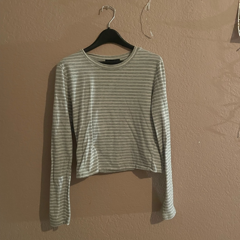White striped cropped fitted shirt